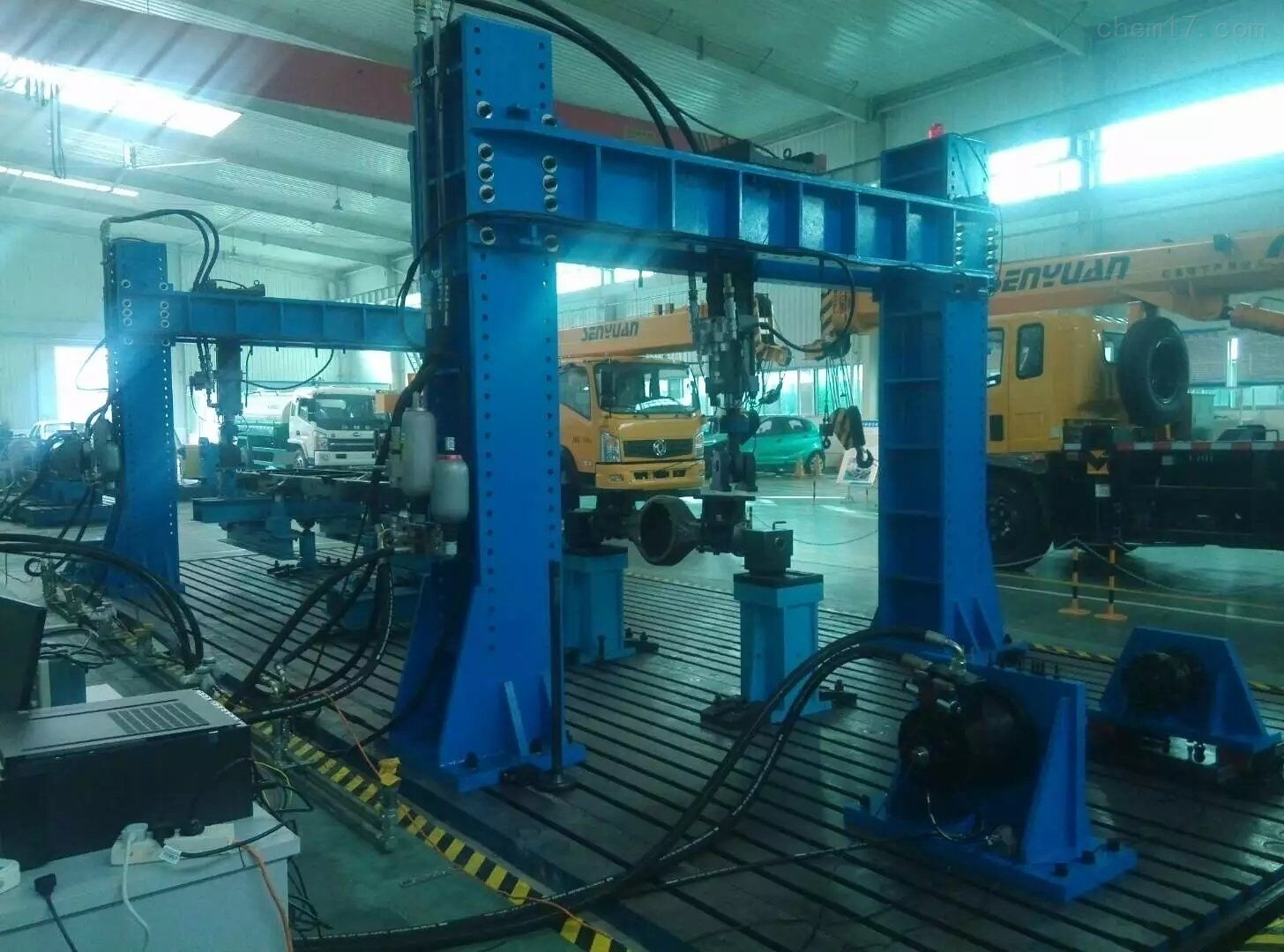 中國二汽吊架動靜萬能疲勞試驗機(jī)